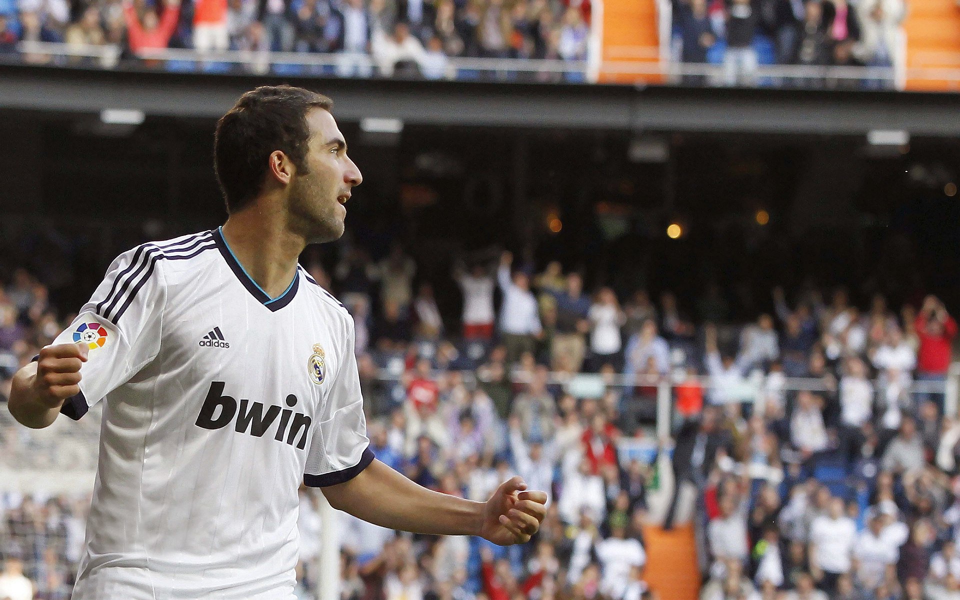 C罗表达对球迷支持的真诚感谢,c罗对球迷温馨场景